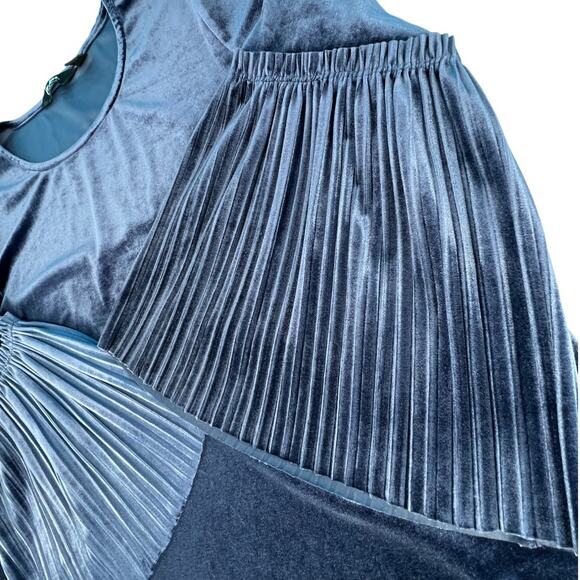 Du Jour Elegant Blue Velvet Pleated Bell Sleeve Tunic Top Size Medium - Picture 11 of 16